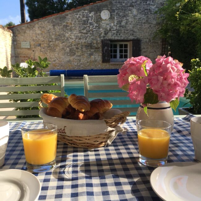 Le Beau Fief - breakfast pool
